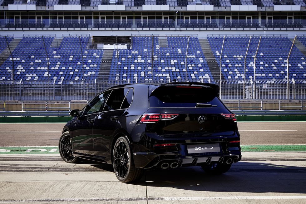 2025 Volkswagen Golf R Gets More Power and a Black Edition